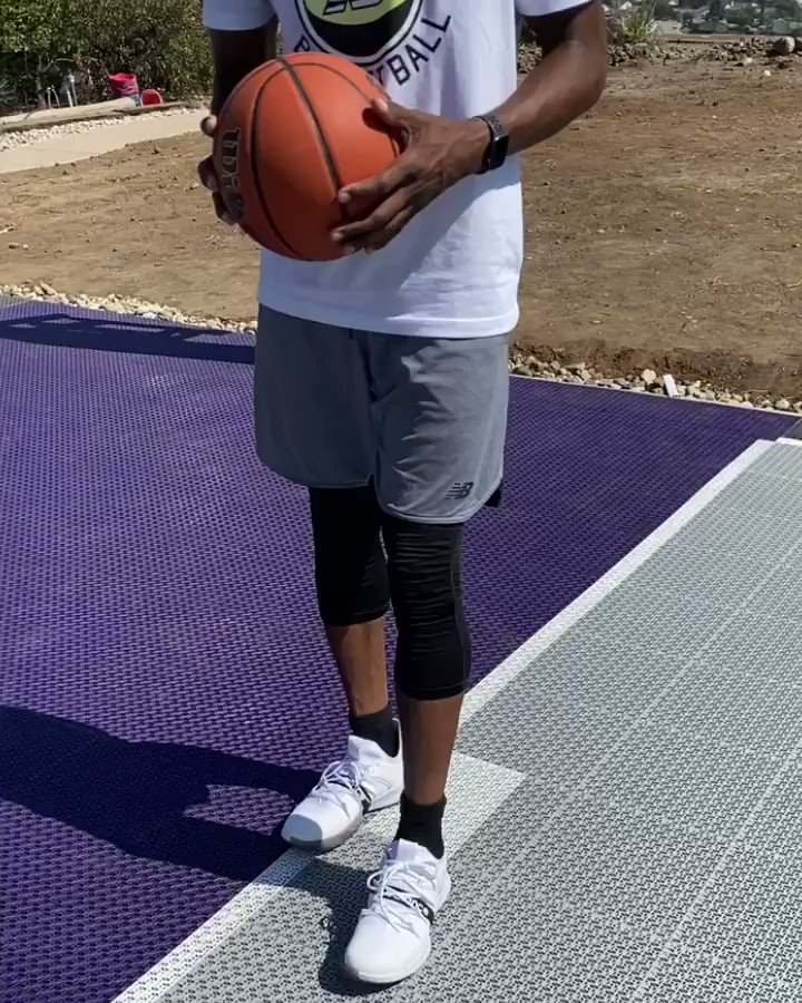 π₯@ChrisStaples_ is ready to hoop this weekend in the @newbalancehoops OMN1S Low!
#WeGotNow #NBAKicks https://t.co/dRKt3ceaGZ