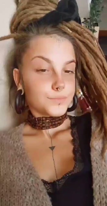 Falling out of bed with elegance. Streaming in about 2 hours x https://t.co/4OQoAzJoVo