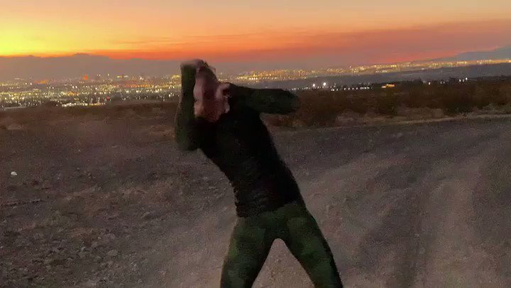 Shadow boxing with the view to the gorgeous Las Vegas ! 👊🏻 #UFC255
.
Bullet active life style clothing powered by @WSISports 💪🏻 https://t.co/j9UuVe8eKW
