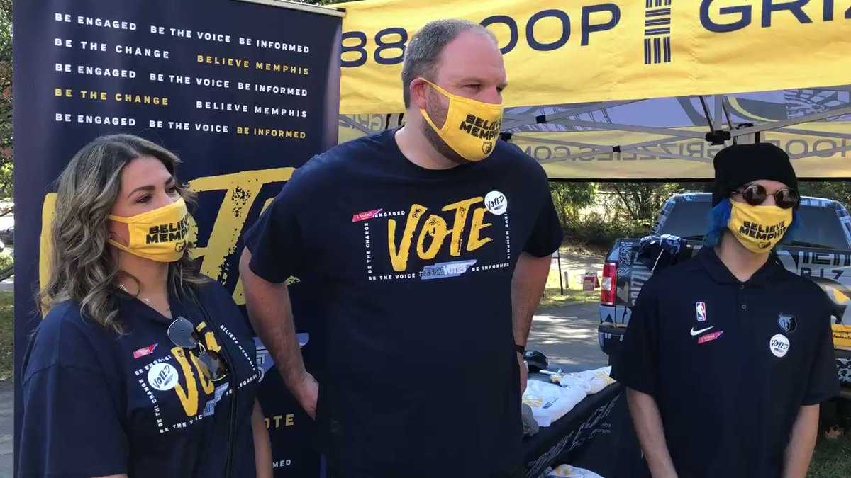 Coach Jenkins & his family came out today to make their voices heard during early voting.
#GrizzVotes | #GoVoteTN https://t.co/hz2UdPYujI