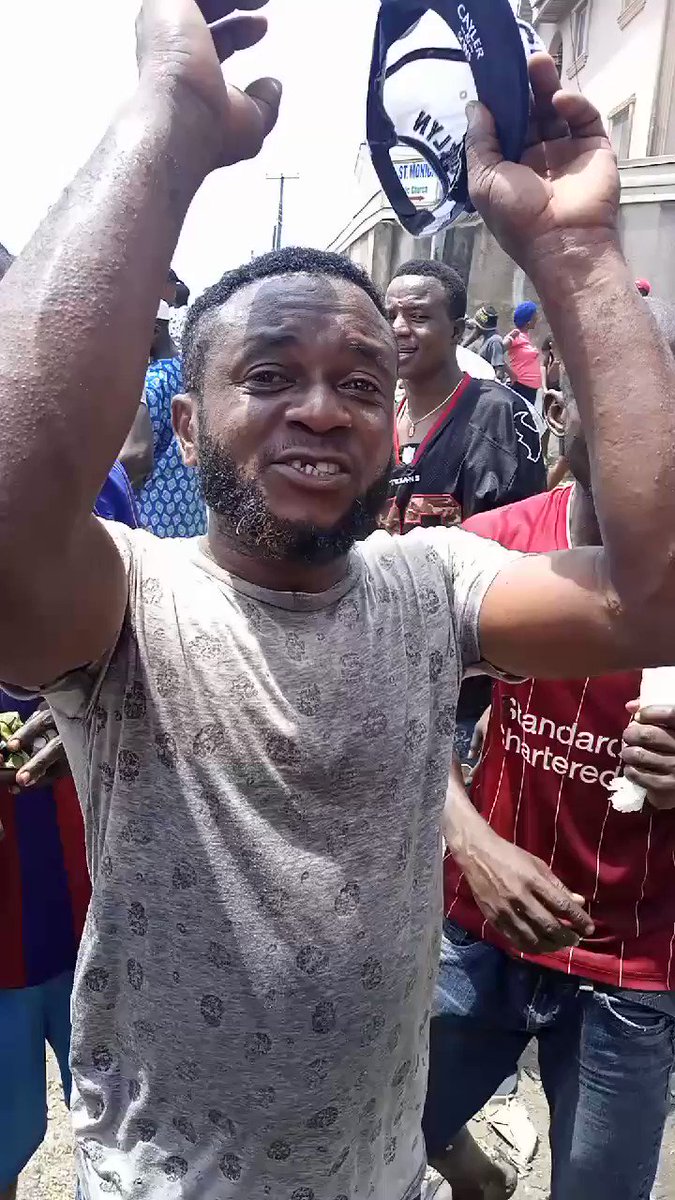 MAZINE🎤 #EndSARS🇳🇬🚯 (@itz_mazine) on Twitter photo 2020-10-22 21:02:09 Live at Monkey Village, Amuwo Odofin. Everyone is angry at the government for looting and secretly selling our covid-19 palliatives. Everything don burst, enough of greed and wickedness, Nigeians don wake up!✊✊💪🏽💪🏽 #Endsars tribal Seyi Tinubu Indomie #EndBadGoveranceInNigeria Live at Monkey Village, Amuwo Odofin. Everyone is angry at the government for looting and secretly selling our covid-19 palliatives. Everything don burst, enough of greed and wickedness, Nigeians don wake up!✊✊💪🏽💪🏽 #Endsars tribal Seyi Tinubu Indomie #EndBadGoveranceInNigeria