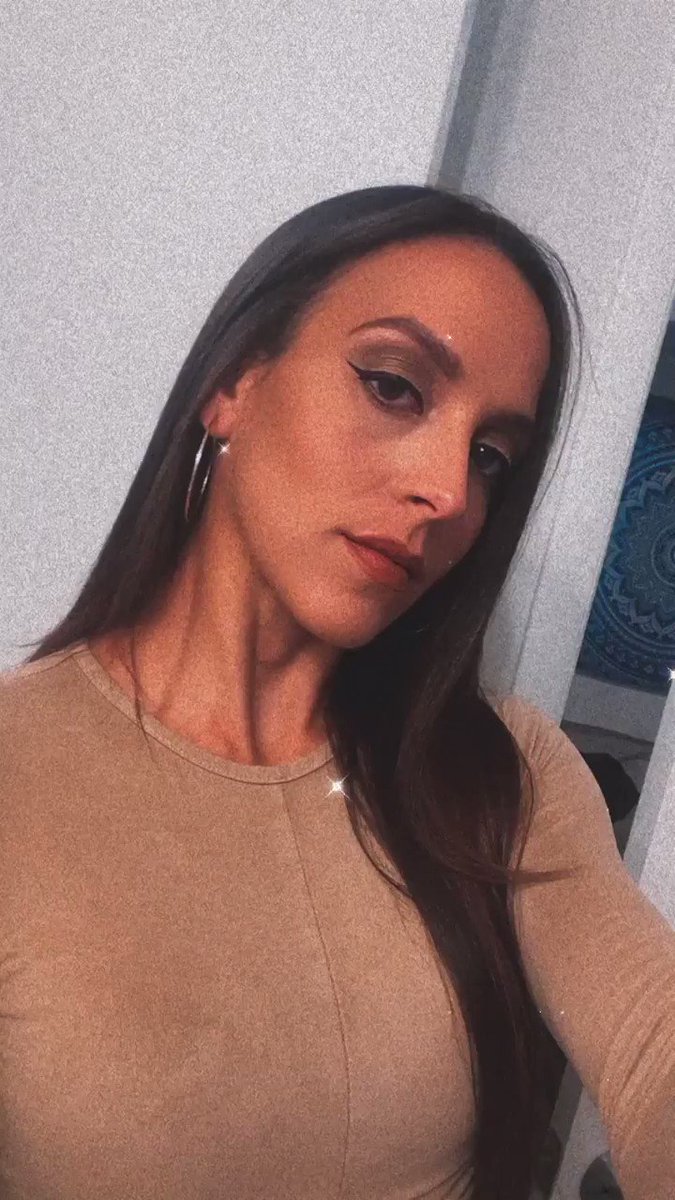 Aimee (@shewillift) on Twitter photo 2020-10-24 00:49:55 Serving face 🦋 Serving face 🦋