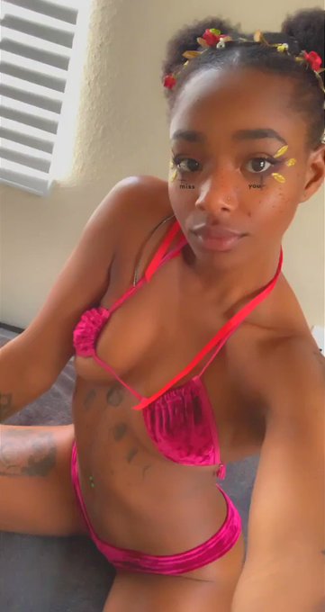 ~Will be going LIVE TOMORROW‼️ late night so if you want to have some fun and see some ass 🍑shake SUBSCRIBE‼️~