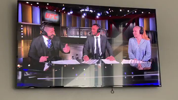 Watching #UFC254 🔥 main card starting now 🔥
@BulletValentina looking great commenting the event on español @UFCEspanol
Главная карта #UFC254 началась! Валентина комментирует турнир для испаноязычных стран https://t.co/ISybuONrNY