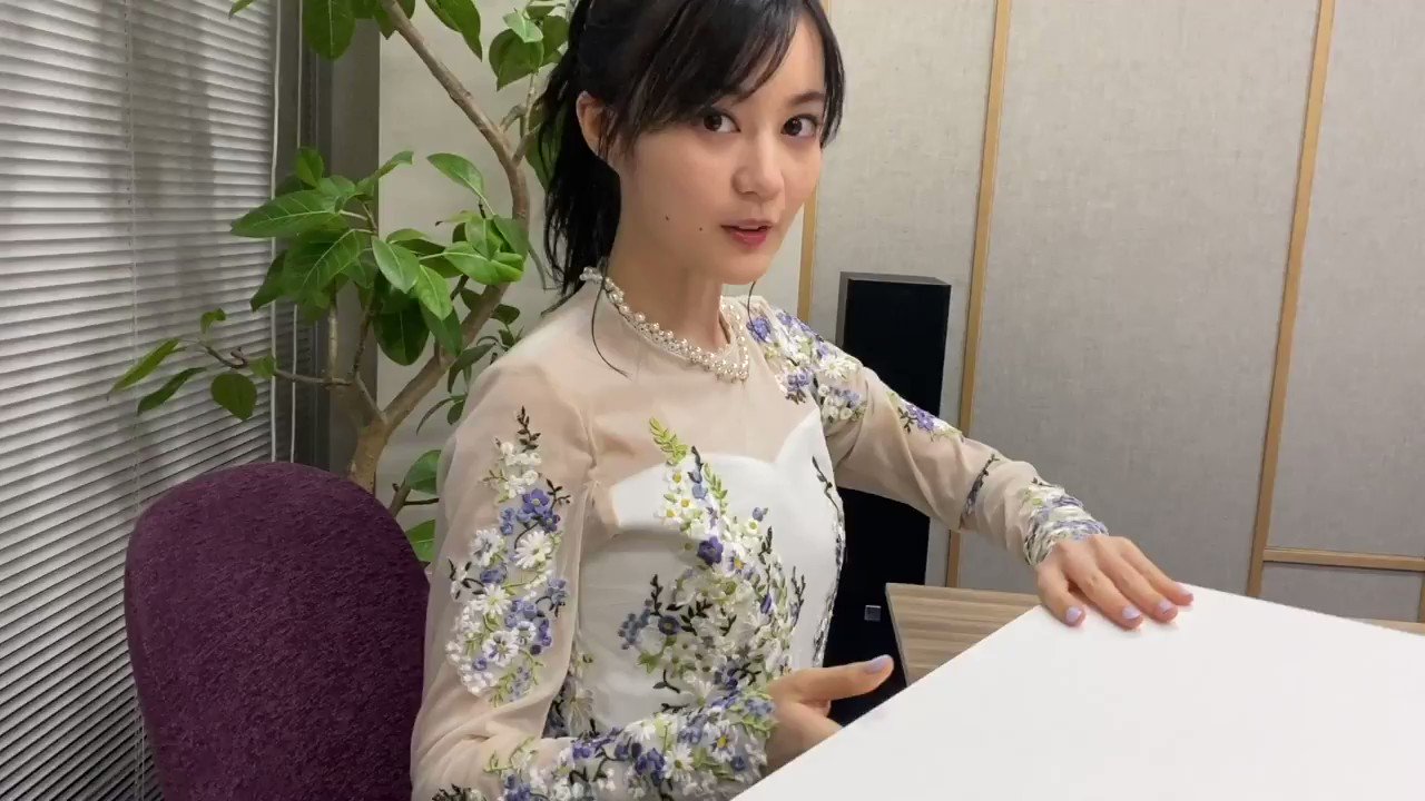 セール中…白石麻衣と生田絵梨花直筆サイン入り写真… セール中…白石麻衣と齋藤飛鳥と生田絵梨花直筆サイン入り写真