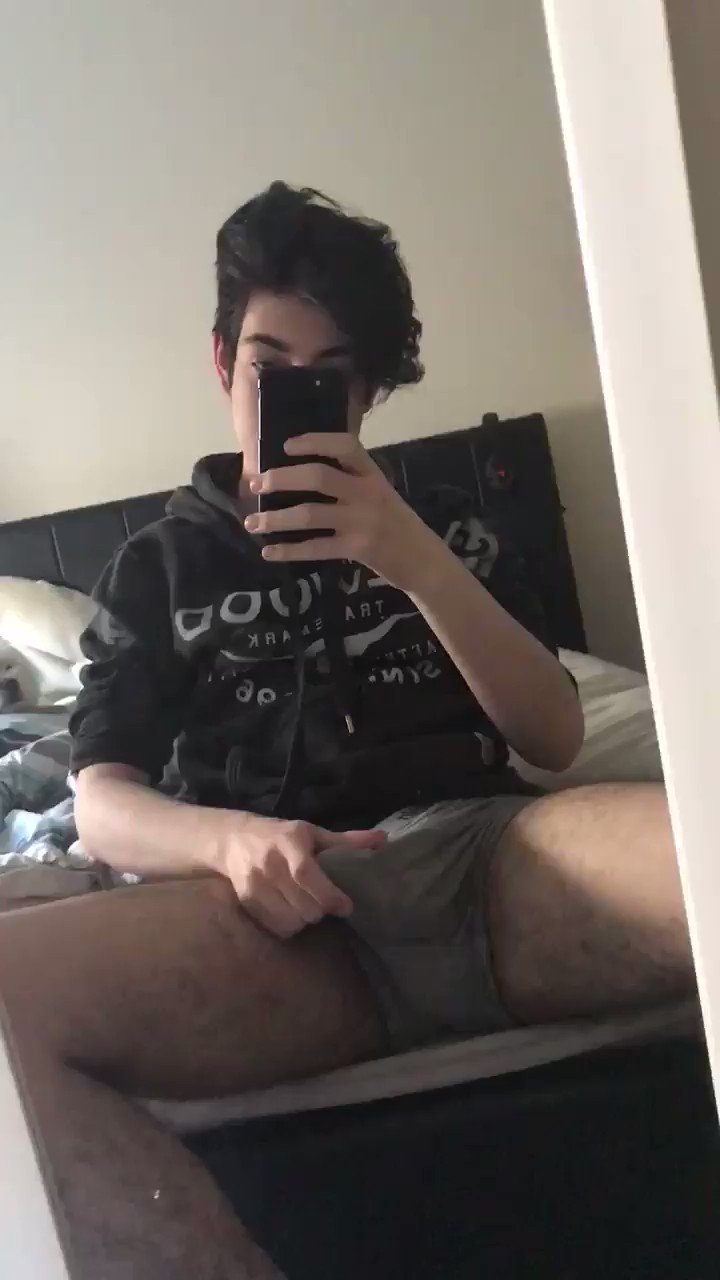 KingJax on X: Making and onlyfans video and accidentally forgetting your  dog in your room 👁👄👁 t.cosnOulOPF4B  X