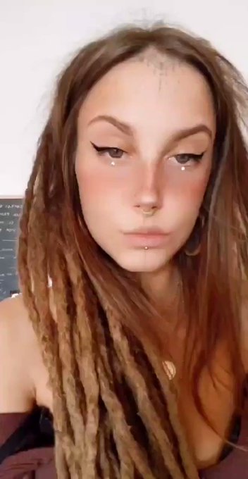 I'll be streaming in about 1h! https://t.co/gN5tHfHkIk