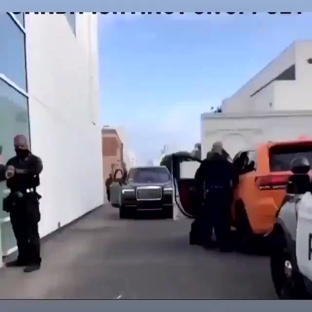 CapCut_cardi b offset police tradução em portugues