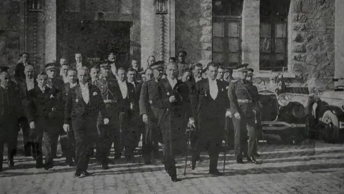 O saatlerden bugüne tam 97 yıl geçti. Cumhuriyet coşkumuz, ilelebet sürecek! Cumhuriyet Bayramımız kutlu olsun.
#29EkimCumhuriyetBayramı #saatvesaat https://t.co/0EANdqrKrJ