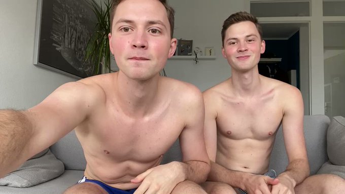 Do gay identical twins have the same type?? If you liked the video, please RT? https://t.co/lv5yLJh4