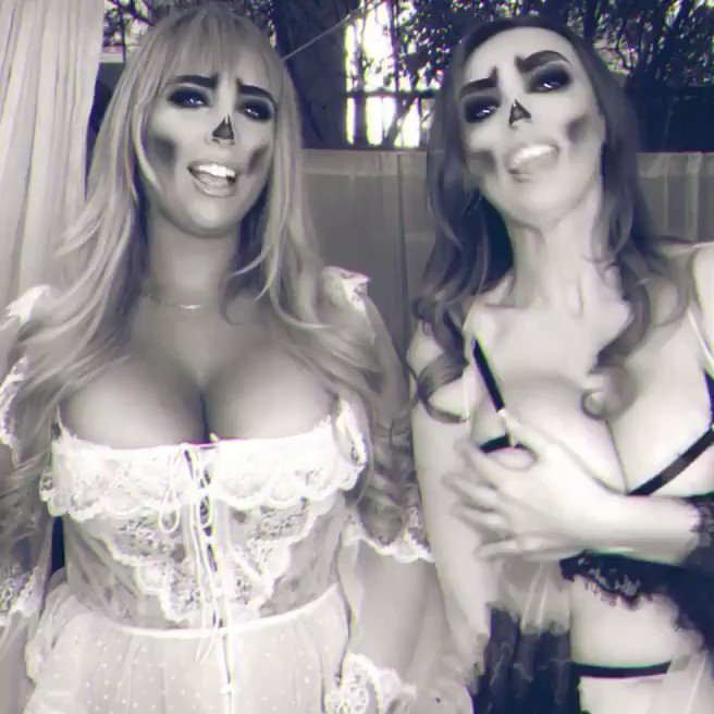 Happy #HappyHalloween2020 my #Reigndeer  @nikkibenz and I have a special treat for you! —> https://t