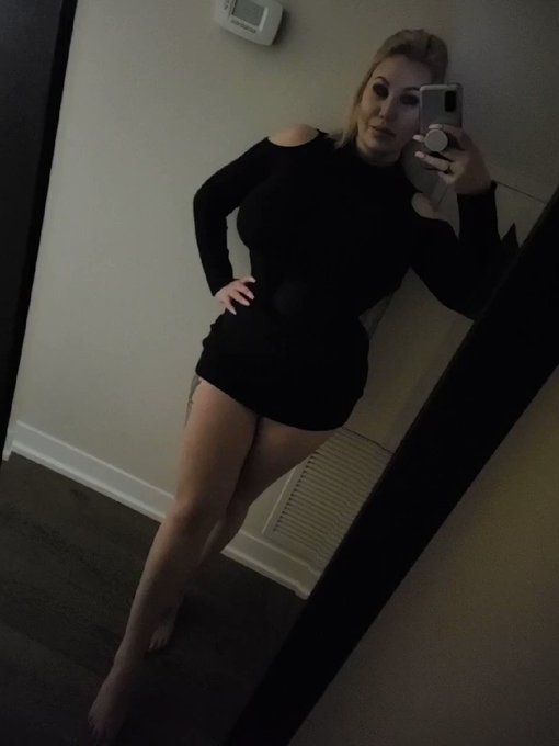 Guess how tall I am ? https://t.co/HnNpfWcDPZ