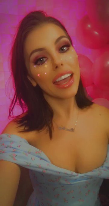 I’m live on https://t.co/V7o0bjtBR3 @Twitch turning 29 at midnight!! Come celebrate with @LuvEvelynClaire