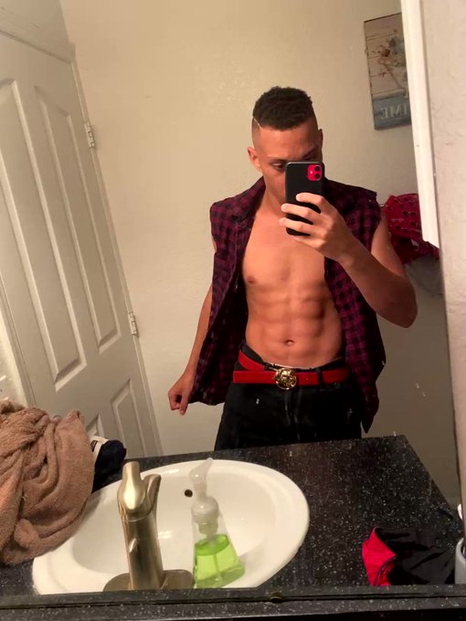 I have to much damn fun in the bathroom!

https://t.co/wmgsSnInKk

#gay #lgbt #gaytop #shower #bathroom