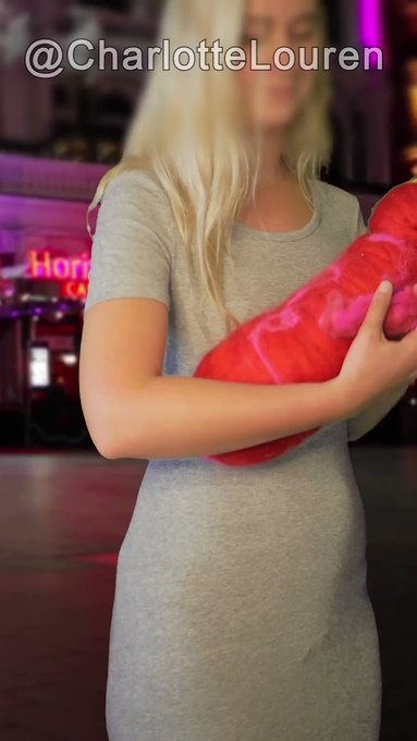 It's a weird day so here's a weird video....DeMOn WeDgIE (also that's a demon baby, they get invisible<a href="/tag/harrypotterathome"class="tags"><span>#harrypotterathome</span></a>