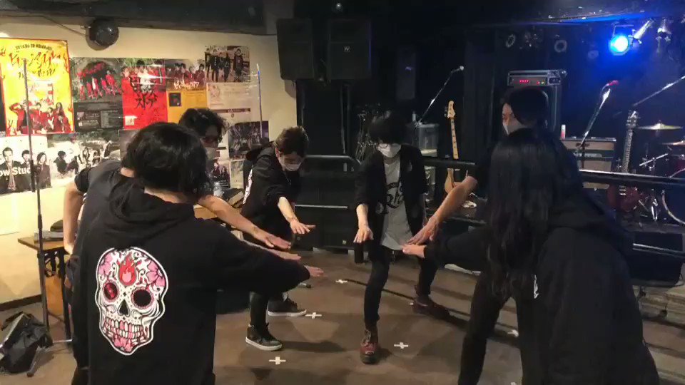 Moll On Twitter ついに今日が来たぜ バニーブルースとmelamela 皆様とmelamela 間もなくオープン 待ってるぜ いつもの円陣もso Cial Ver Moll バニーブルース