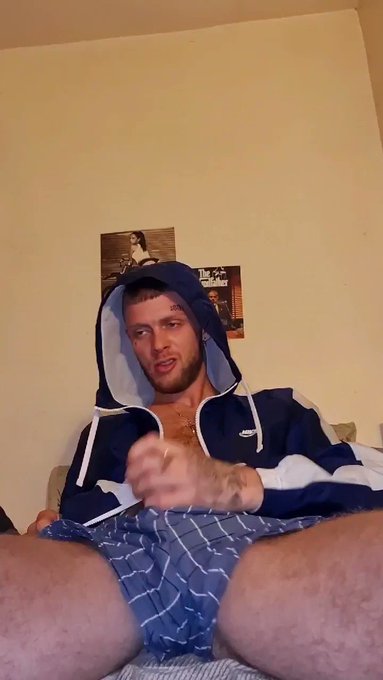 Just in my wanking chariot come get this Scally Dick hard!???
#chav #scally #hung #getithard #gay #trackies