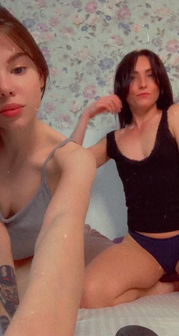 GirlGirl 👯‍♀️ show in my room on @chaturbate #anibutler visit us and make cum many times https://t.c