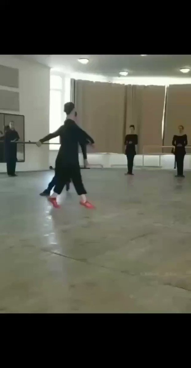 Лезгинка ставрополь. Традиционный народный танец горских народов кавказа. Лезгинка в ставрополе. Лезгинка ставрополь. Танцующие горец и горянка.