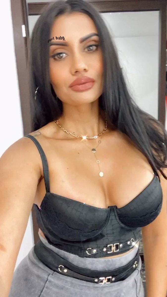 Model - Flavia McRoss longlegs