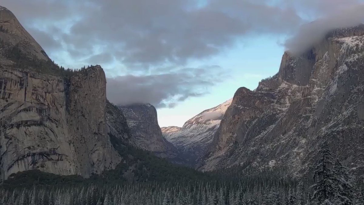 "Where should we watch the sunset?"
The trick answer is: If you're surrounded by 3,000-foot granite cliffs on all sides...don't even try! Instead, turn your eyes east to catch the last rays as they illuminate the cliffs. Enjoy yesterday's light show over the snow-covered valley. https://t.co/F4Bl1QhykE