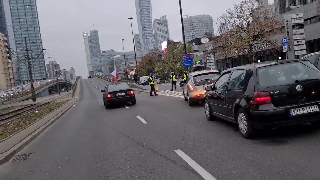 Robert Bąkiewicz On Twitter: "Policja Ma Pretensje, Że Cześć Uczestników Była Na Wczorajszym Mn Pieszo. Szkoda Tylko, Że Nie Wpuszczano Samochodów, Nakazywano Parkować I Właśnie Dołączać Pieszo. Https://T.co/Korcbbxoqf" / Twitter