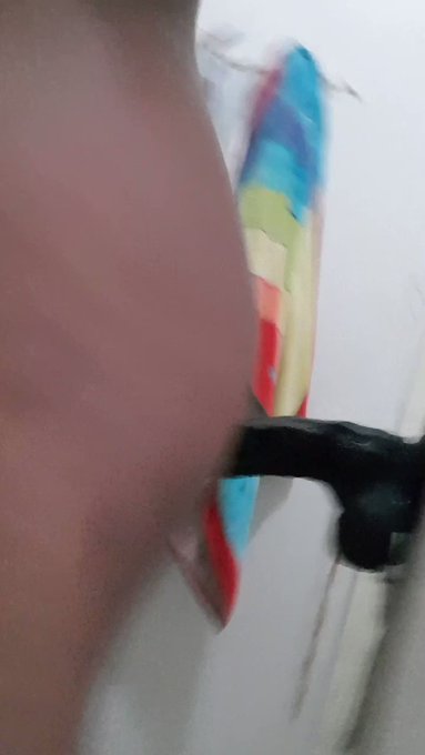 Can someone just pull my hair back and shove his/her dick in me like this ???? retweets appreciated ?