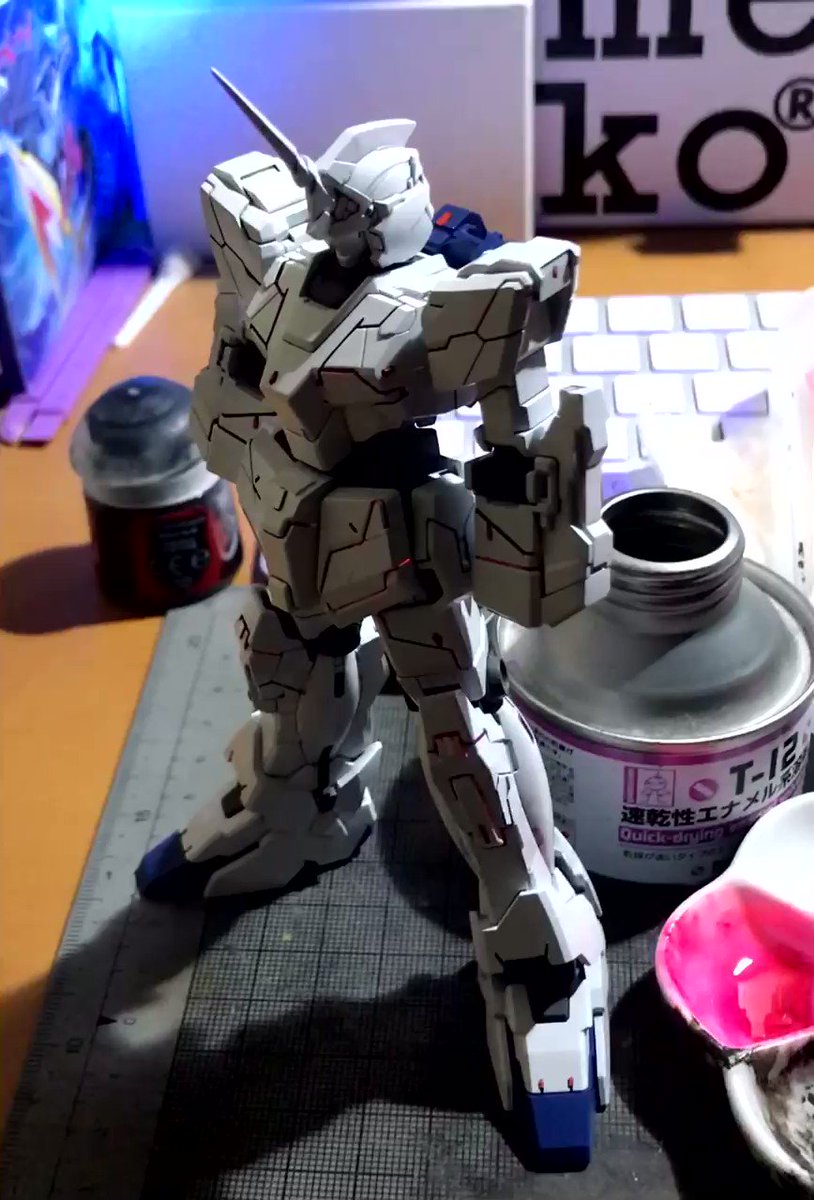 ガイアノーツのエナメル蛍光ピンクが最高にきれい！！いまにも動き出しそう！