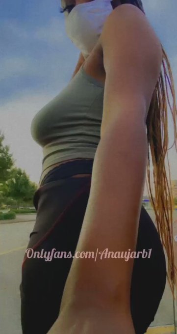 Bend me over in this parking lot 🙃 https://t.co/qVTPwxxHb8