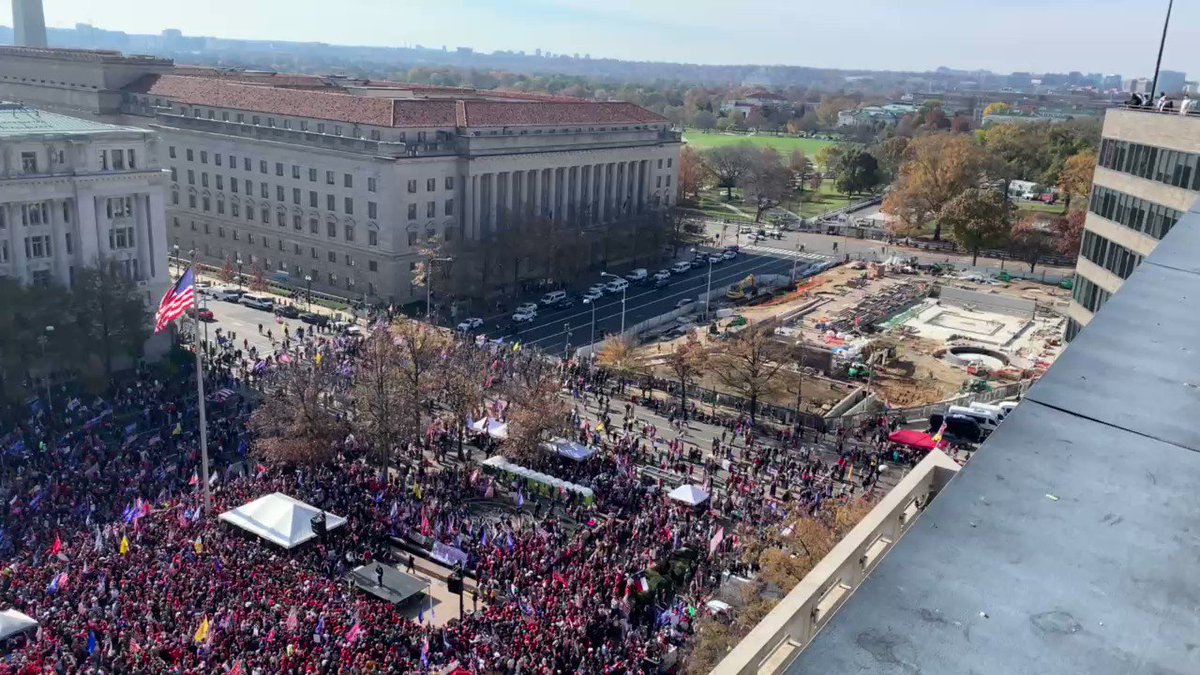 AMAZING! Can hear you all from the West Wing Colonnade. A beautiful day in Washington, D.C. THANK YOU, PATRIOTS!! #MAGA🇺🇸🦅
https://t.co/RJJ8bvYlfr