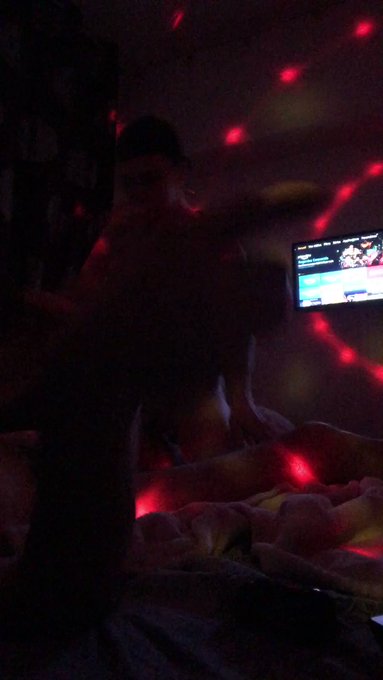 Gimme some hot stuff baby tonight ! https://t.co/AX1ShNz6R8