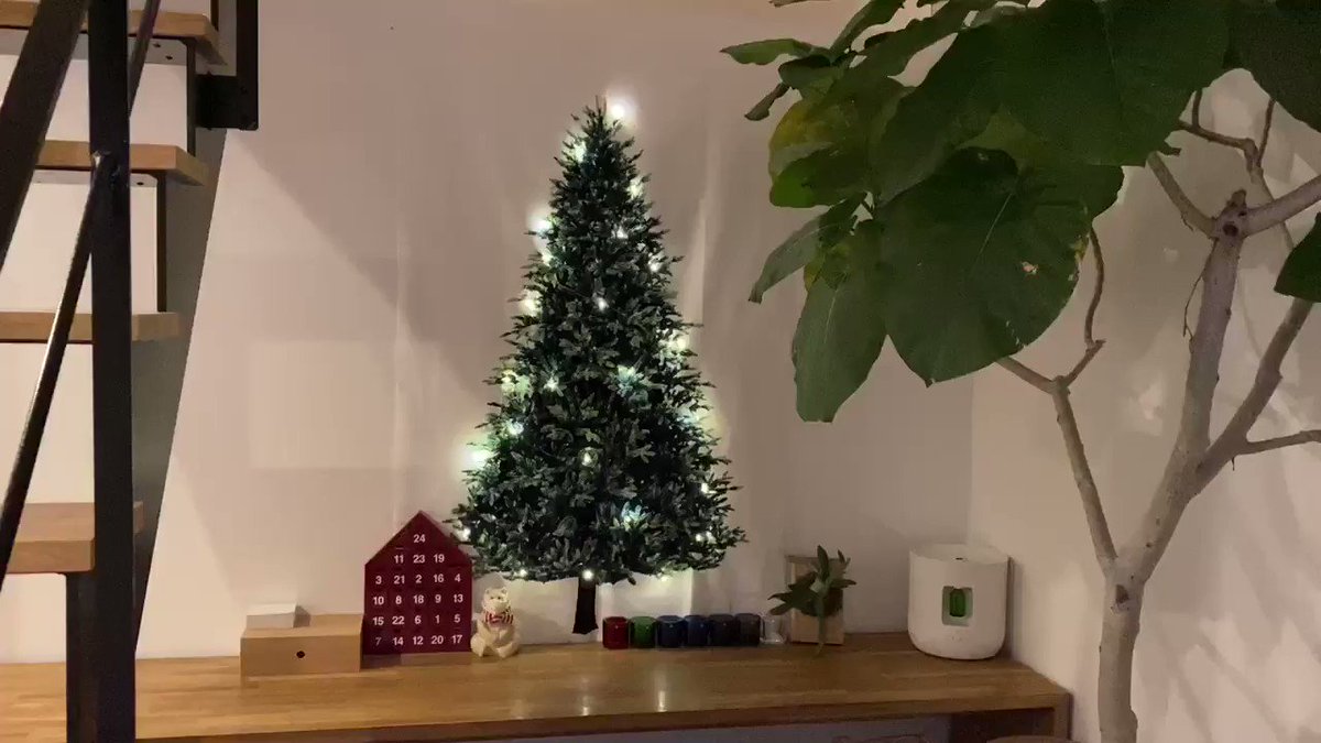人気の クリスマスツリータペストリー Ledの飾り方や壁を傷つけない取り付け方法 トーカイタペストリー 暮らしの音