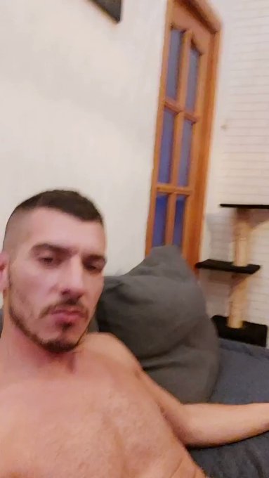 Qué colega he encontrado para hacer un Cam4... Empezamos ahora.😈🥒🥒💦💦💦 https://t.co/zHdjN5ctXJ