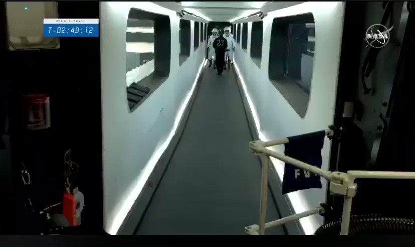 .@Astro_illini, @AstroVicGlover, Shannon Walker y @Astro_Soichi ya están casi dentro de la cápsula #CrewDragon de @SpaceX que los llevará a la @Space_Station.
📺 SÍGUELO EN VIVO: https://t.co/ukSjoYoTYE https://t.co/E5mKAtCcCy