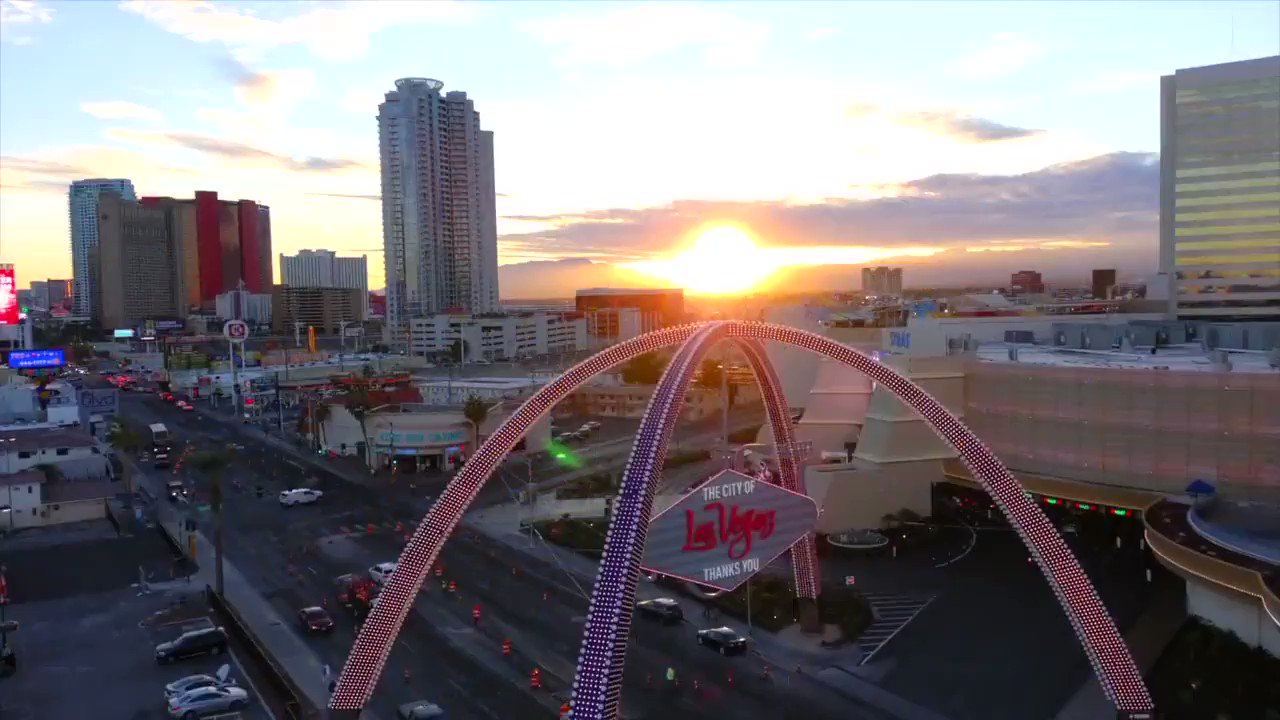 The STRAT Las Vegas on X: It's official…the new Gateway Arches are lit!  Standing at 80 feet tall with over 13,000 LED lights, this striking  monument marks where the Las Vegas Strip