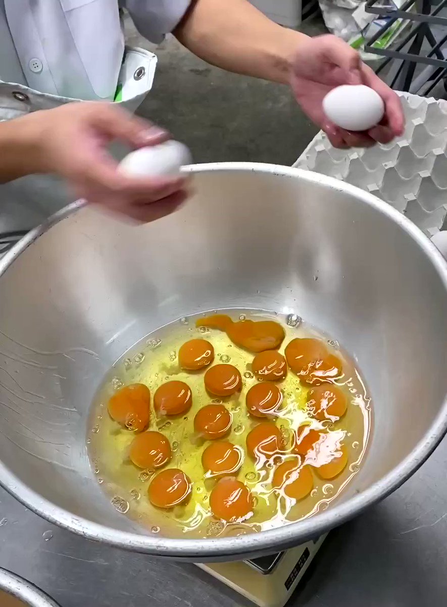 卵を500個割るときに便利 和菓子屋さんオススメの連続割りテクニックが超かっこいい ねとらぼ