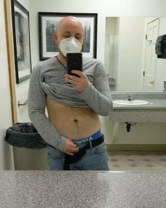 Meet me in the bathroom ?

#ftm #transman #gay #gayotter #gayftm https://t.co/XHckEg5kIy