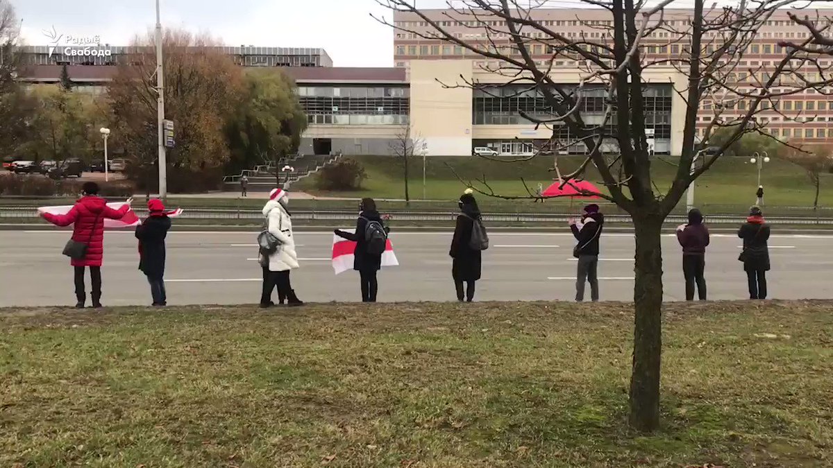Hanna Liubakova (@HannaLiubakova) on Twitter photo 2020-11-21 14:04:10 #Belarus Day 105. Happening right now in #Minsk. People are forming human chains of solidarity in various neighbourhoods. They can be easily detained and beaten for this. Nevertheless, they are still coming out to the streets. Defiance #Belarus Day 105. Happening right now in #Minsk. People are forming human chains of solidarity in various neighbourhoods. They can be easily detained and beaten for this. Nevertheless, they are still coming out to the streets. Defiance