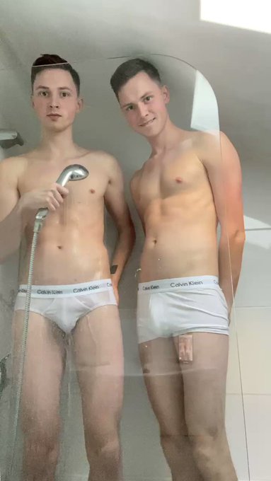 Gay twins don’t miss the opportunity to take the shower together. Should we try the Golden one? Retweet