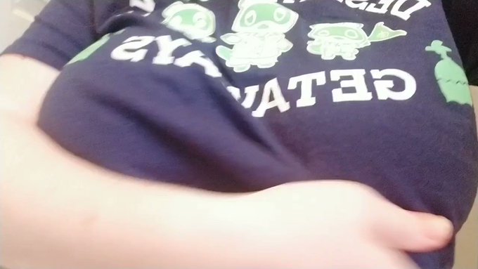 Flashing for your attention on this sinful Sunday! Did it work? 😏 https://t.co/6H78qDqAwf