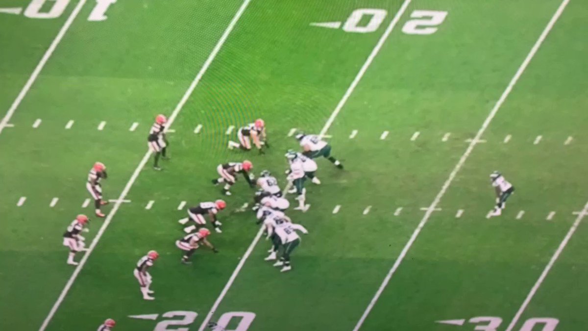 .@eagles are frustrating to watch. Great read by the QB in first play; but why wouldn’t you throw the shallow cross into an open void on the 2nd play? #BaldysBreakdowns https://t.co/gLlGYxQ5TO