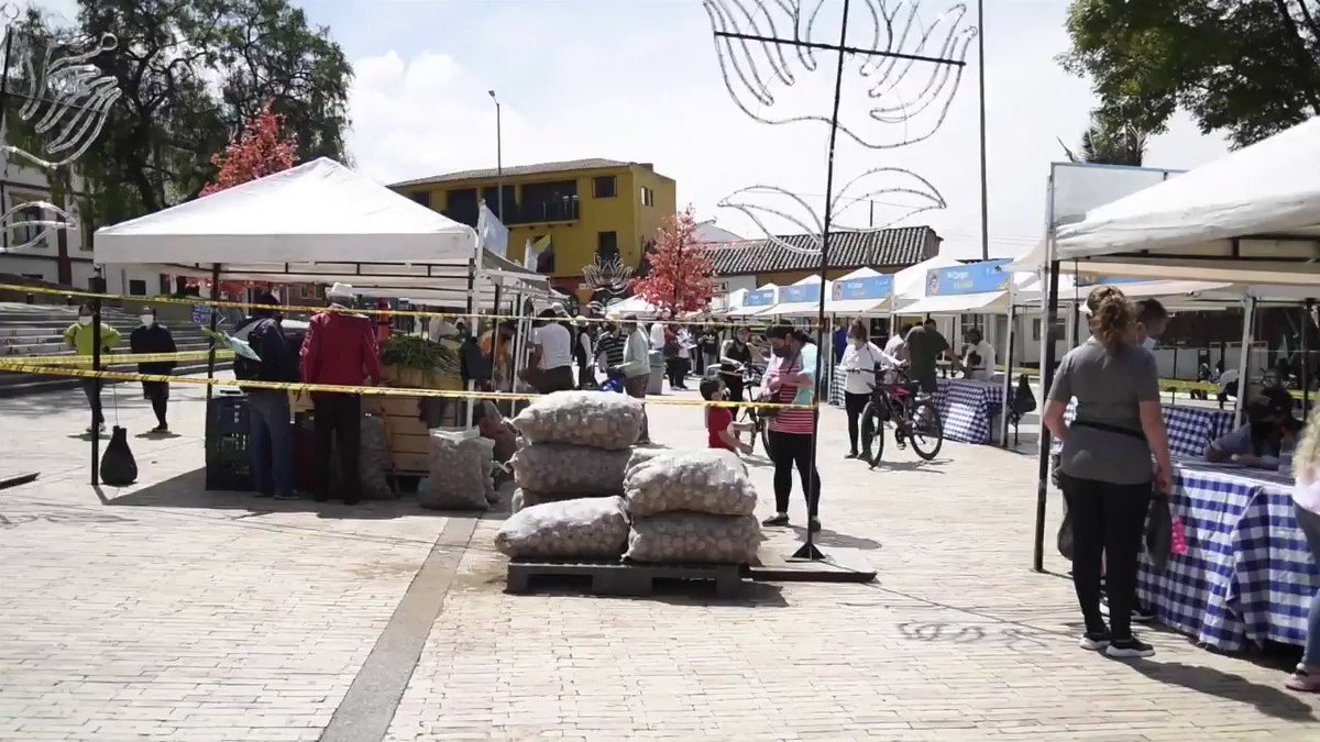 Llevamos los productos cultivados por nuestros campesinos directamente a la mesa de los colombianos con los #MercadosCampesinos.
Sin intermediarios, con precios justos y con productos frescos logramos una exitosa jornada de comercialización. Así trabajamos #JuntosPorElCampo https://t.co/l7nqaQYzbF