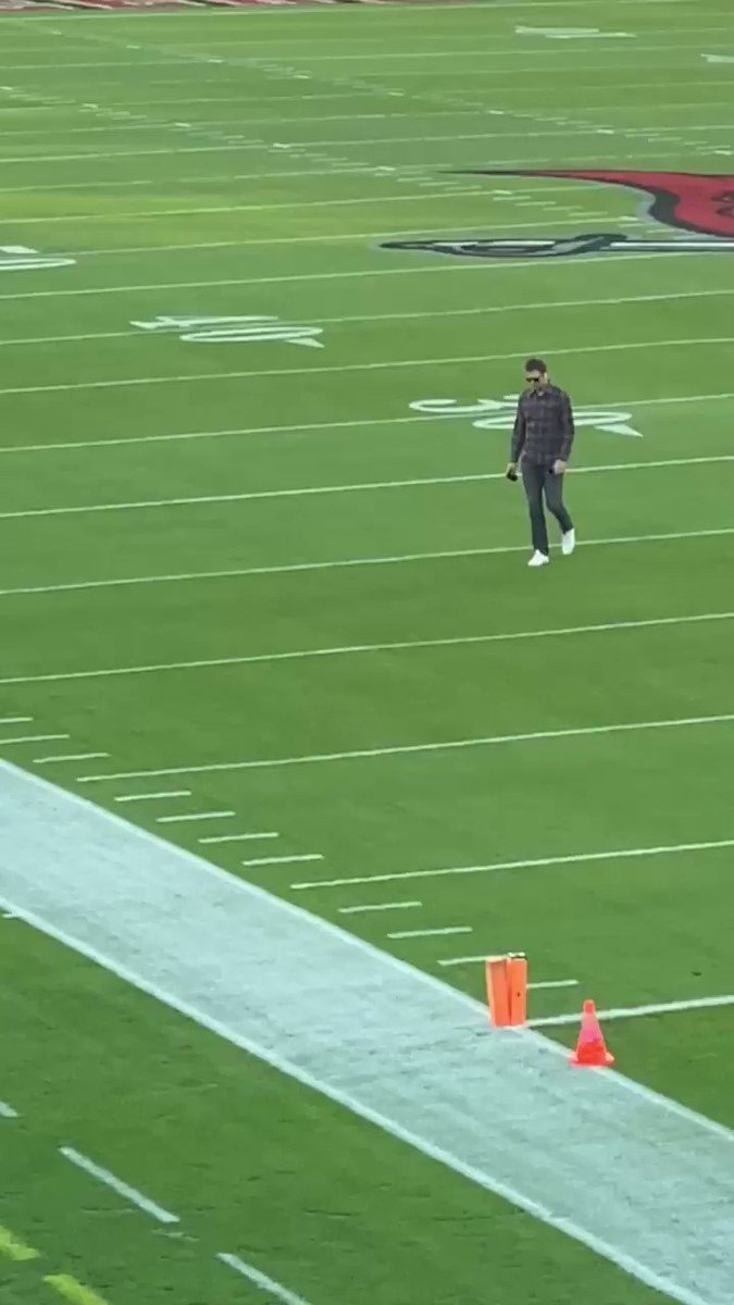 TB12 has arrived for #mnf. @TB12sports https://t.co/Ufp1acF5lL