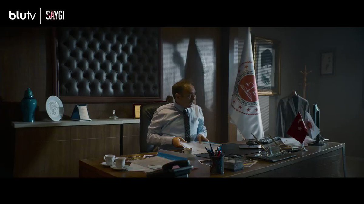 “Ödemiyordunuz hiçbiriniz bedel, takılıyordunuz işleriniz iyi, artık eskisi gibi değil farklı sistem, yanlış eskisi gibi değil kanlı sistem” @anilpiyanci'nın diziye özel hazırladığı parça ile #SAYGI Bir Ercüment Çözer Dizisi 5. bölümüyle saat 12.00’de sadece BluTV’de. #BirazSaygı https://t.co/K3EkVjisRz
