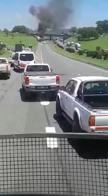 Chaos in trucking sees government paralysed. Tragic as a South African driver was shot four times. He ran from the vehicle only to have petrol poured on him and he died a painful death. The level of barbaric behaviour in the democracy is simply uncontrollable by authorities.πͺπͺ https://t.co/4efweWlyvD