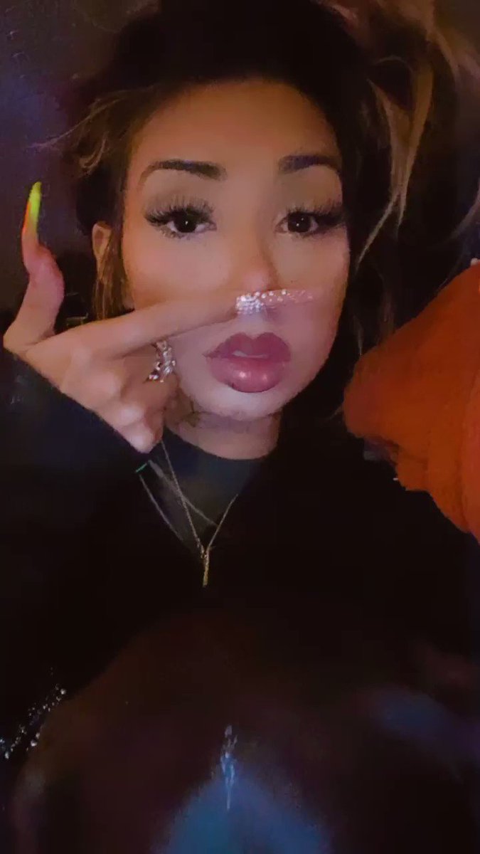 Ally Lotti (@highimallyy) on Twitter photo 25/11/2020 02:20:35 “ just pulled them aside and say . . SMD “ “ just pulled them aside and say . . SMD “