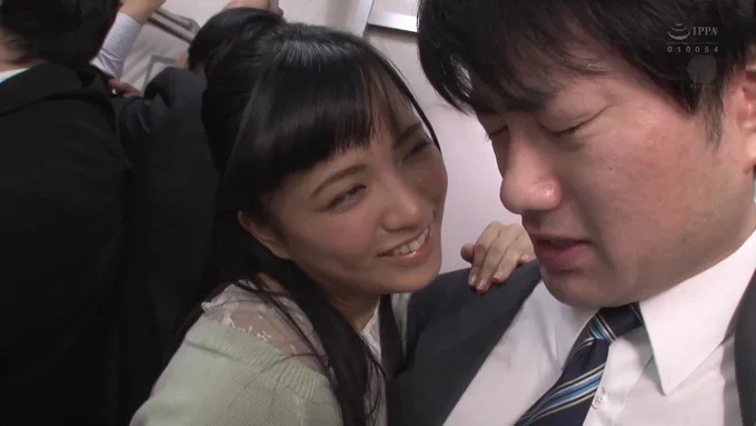 根尾あかり 取引先の女性社員に弱みを握られて、電車の中で逆痴漢されちゃう 電車の中でエッチなことする背徳感と、バレちゃうかもしれないドキドキで勃起が止まりません💕 声も出せない状況でおちんぽずーっと責められて、結局我慢もむなしくイカされちゃいました😜