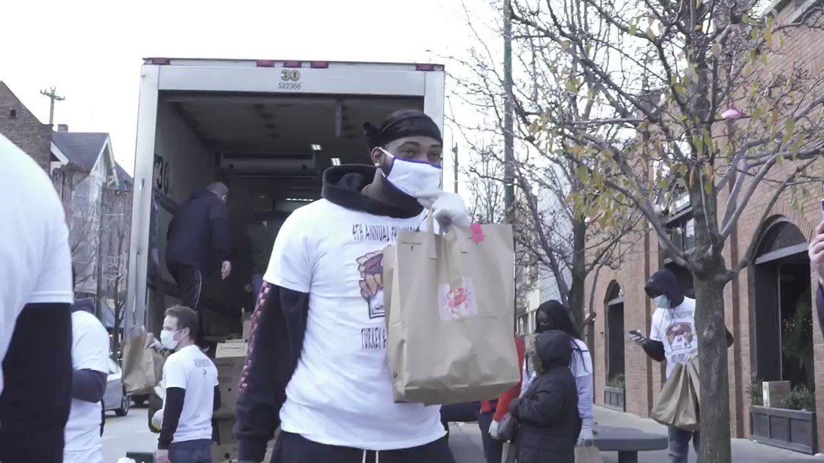 S/O to @AndreDrummond for helping feed The Land at his Turkey Care Package Thanksgiving Giveaway this week! 🦃 🍽 ❤️ https://t.co/BHABHA7E1q