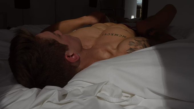 You should come back to bed 😜 https://t.co/78yr1Sn0u9