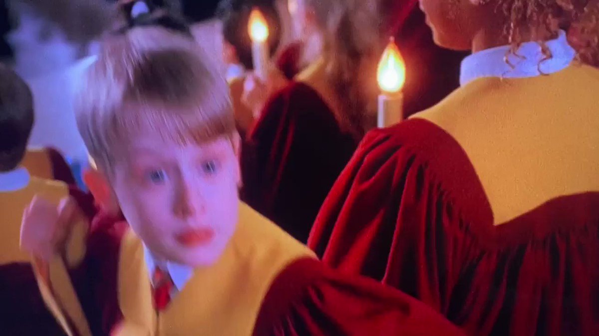 This old bitch playing the piano in Home Alone 2 takes such a bump it’s crazy. I mean if this actually happened, she’s got at least a broken hip, and there’s a decent chance she’d be dead https://t.co/XP69HlSRPn